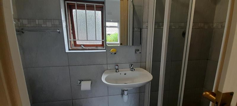 To Let 1 Bedroom Property for Rent in Rondebosch Western Cape